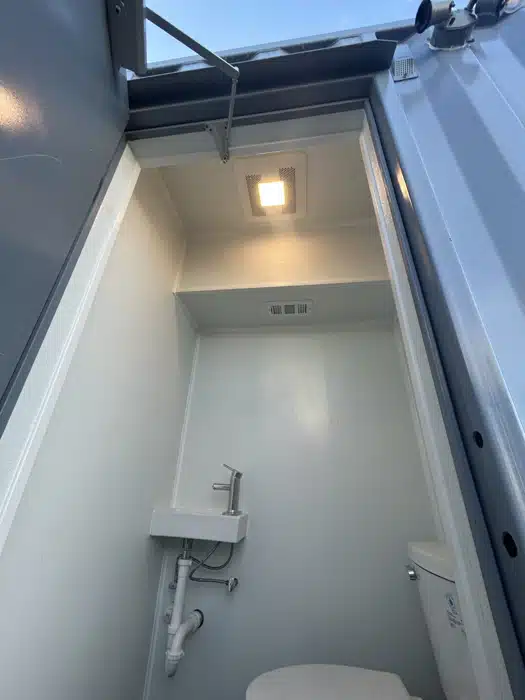 Container Bathroom - 8 Stalls 3